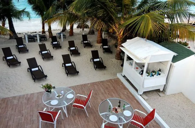 Hotel Eleven Palms bar de playa punta cana